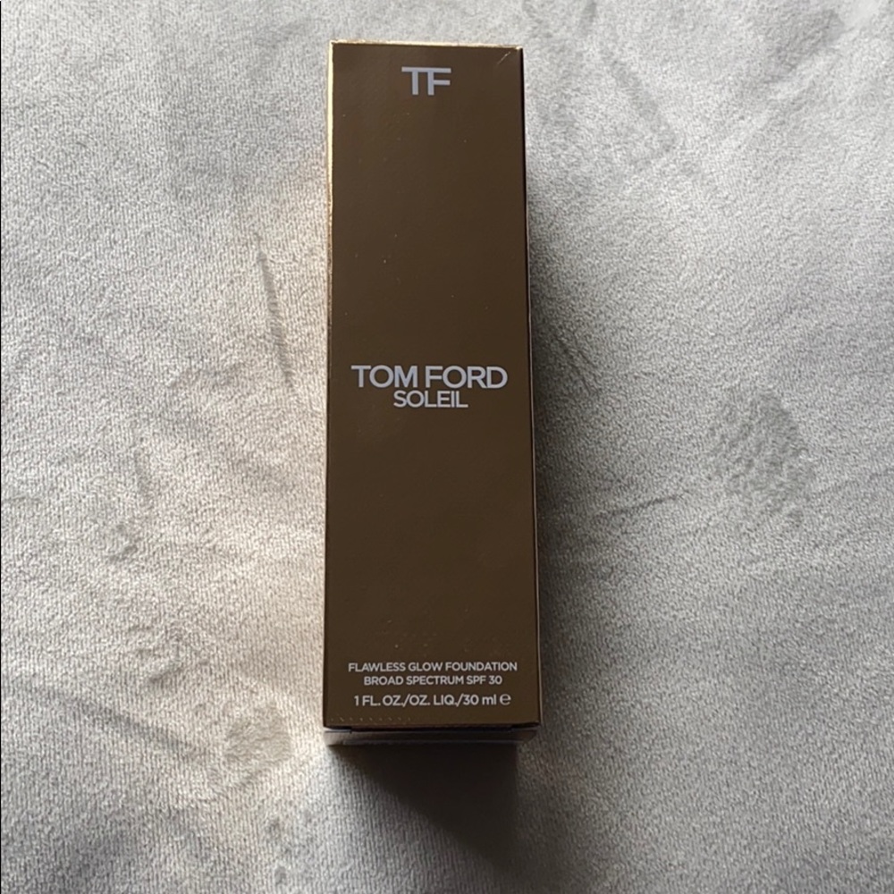Tom Ford flawless glow foundation 1.1 Warm Sand